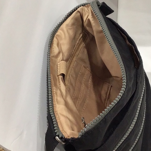 Baggallini fabric multiple pocket crossbody bag - Picture 5 of 10